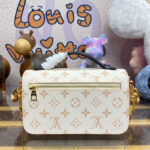 Louis Vuitton Pochette Metis East West M46914 Cream